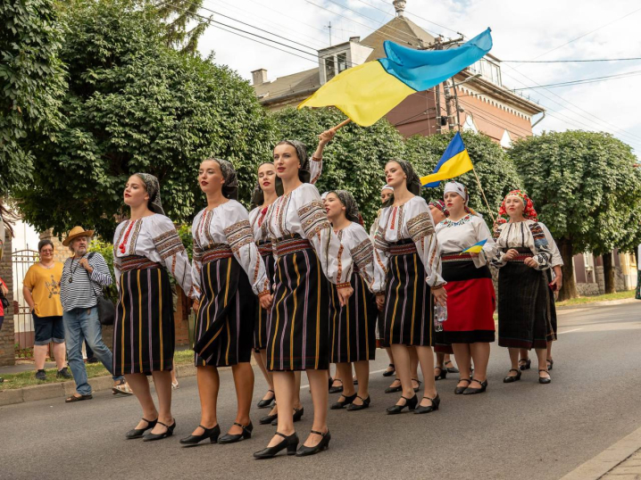 Хотинські колективи представили Буковину на Міжнародному фольклорному фестивалі в Угорщині Хотинські колективи представили Буковину на Міжнародному фольклорному фестивалі в Угорщині