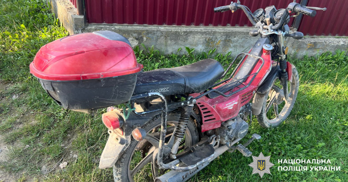 На Буковині два неповнолітні мотоциклісти не поділили дорогу: 14-річний підліток у лікарні На Буковині два неповнолітні мотоциклісти не поділили дорогу: 14-річний підліток у лікарні