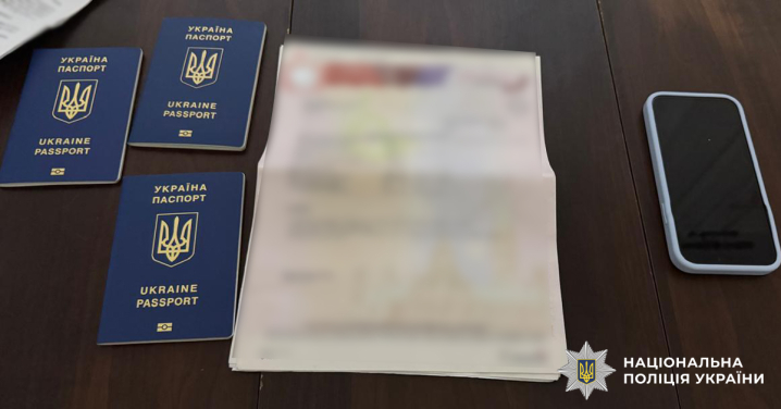 На Буковині викрили прикарпатця, який через систему «Шлях» організовував незаконний виїзд чоловіків за кордон На Буковині викрили прикарпатця, який через систему «Шлях» організовував незаконний виїзд чоловіків за кордон