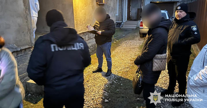 На Буковині викрили прикарпатця, який через систему «Шлях» організовував незаконний виїзд чоловіків за кордон На Буковині викрили прикарпатця, який через систему «Шлях» організовував незаконний виїзд чоловіків за кордон