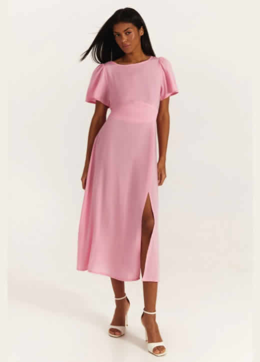 Чому одяг ВОВК став символом жіночності для мільйонів українок, пояснює Kasta.ua?