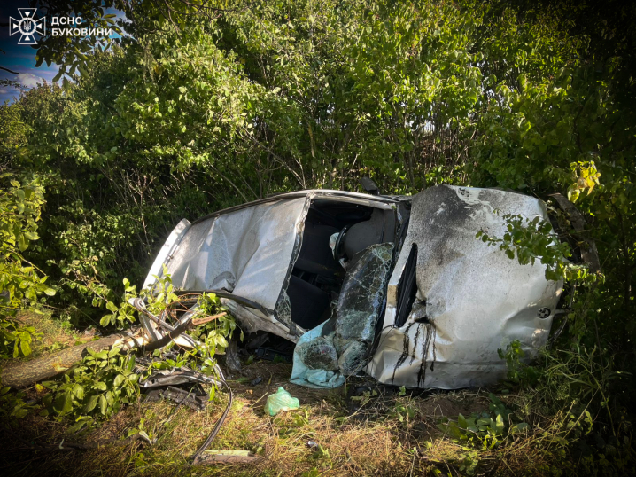 З’явились фото з місця жахливої автотрощі поблизу села Припруття З’явились фото з місця жахливої автотрощі поблизу села Припруття