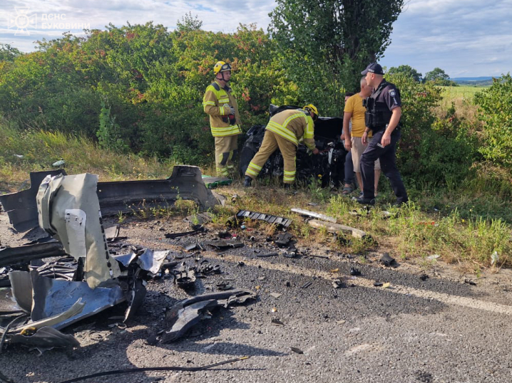 З’явились фото з місця жахливої автотрощі поблизу села Припруття З’явились фото з місця жахливої автотрощі поблизу села Припруття