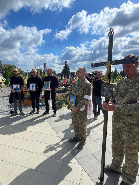 У Чернівцях віддали останню шану телеоператору Ярославу Левицькому У Чернівцях віддали останню шану телеоператору Ярославу Левицькому