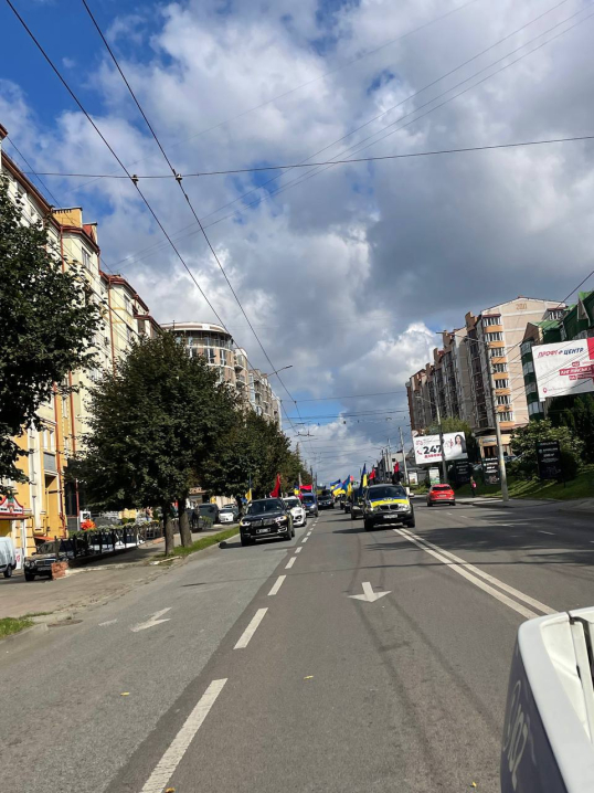 У Чернівцях віддали останню шану телеоператору Ярославу Левицькому У Чернівцях віддали останню шану телеоператору Ярославу Левицькому