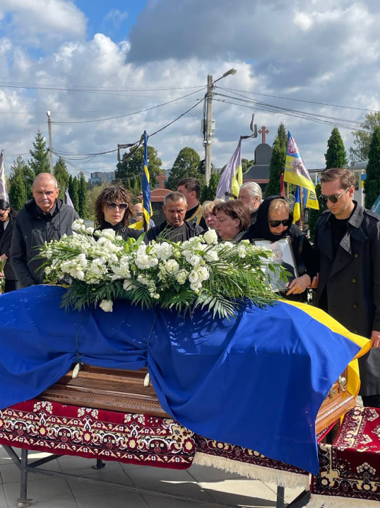 У Чернівцях віддали останню шану телеоператору Ярославу Левицькому У Чернівцях віддали останню шану телеоператору Ярославу Левицькому