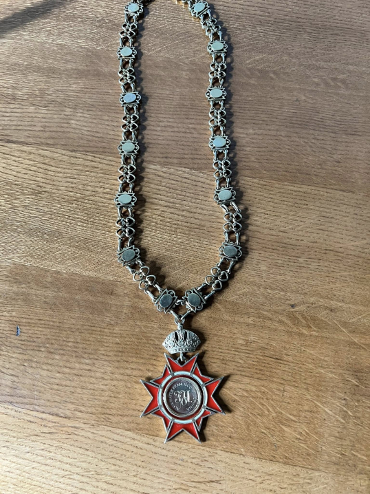 У ЧНУ віднайшли золотий ланцюг ректора, який вважався втраченим