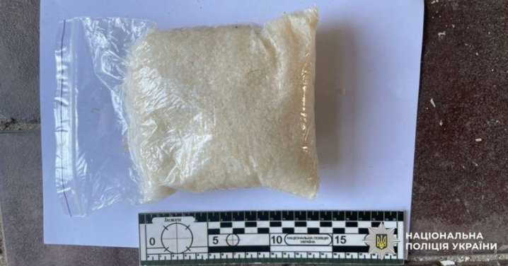 У Чернівцях 20-річного хлопця затримали за збут наркотиків У Чернівцях 20-річного хлопця затримали за збут наркотиків