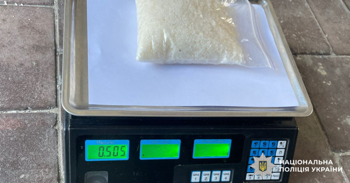 У Чернівцях 20-річного хлопця затримали за збут наркотиків У Чернівцях 20-річного хлопця затримали за збут наркотиків