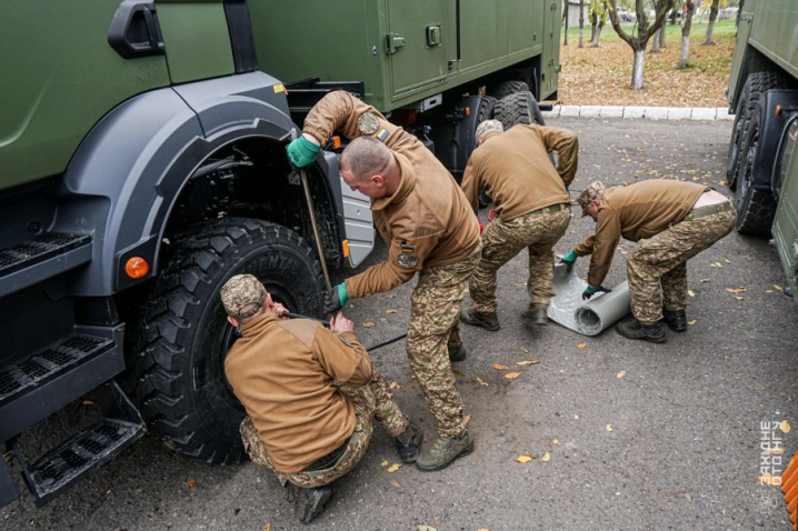 Без них не рушить фронт: на Буковині провели турнір серед військових водіїв Без них не рушить фронт: на Буковині провели турнір серед військових водіїв