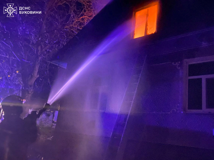 На Буковині спалахнув житловий будинок На Буковині спалахнув житловий будинок