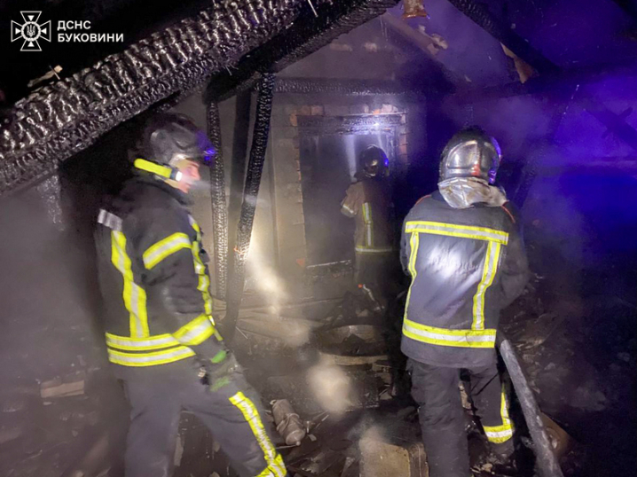 На Буковині спалахнув житловий будинок На Буковині спалахнув житловий будинок