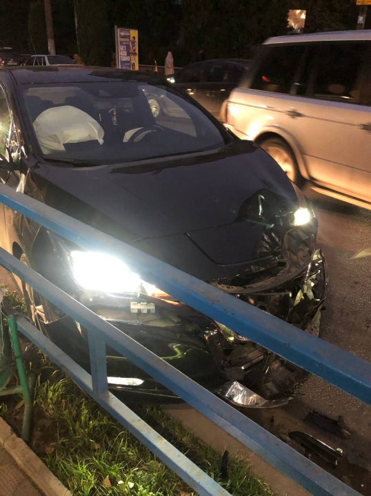 У Чернівцях на Небесної Сотні через ДТП ускладнено рух транспорту