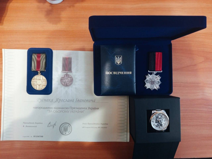 Захисник з Буковини Ярослав Руснак нагороджений Відзнакою Президента України