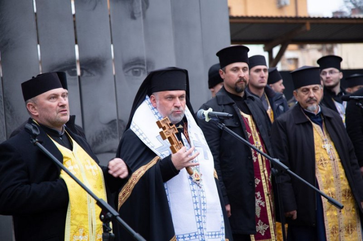 У Чернівцях у День Гідності та Свободи вшанували пам’ять героїв Небесної Сотні