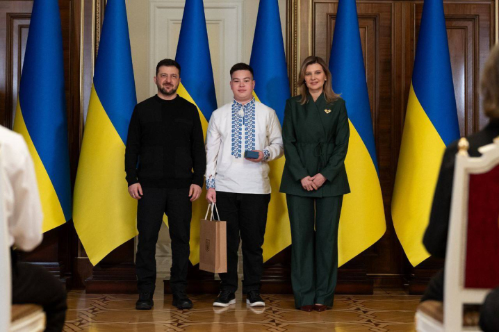 Зеленський нагородив буковинського школяра Олександра Костецького відзнакою «Майбутнє України»