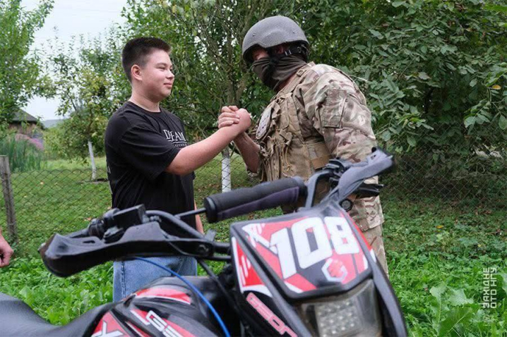 Зеленський нагородив буковинського школяра Олександра Костецького відзнакою «Майбутнє України»