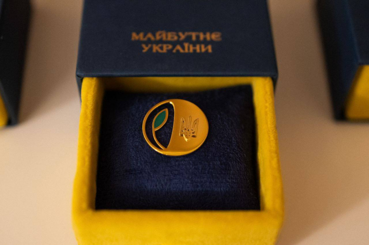 Зеленський нагородив буковинського школяра Олександра Костецького відзнакою «Майбутнє України»