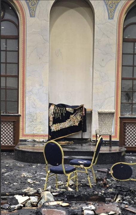 У Чернівцях підпалили синагогу на вулиці Ярослава Мудрого У Чернівцях підпалили синагогу на вулиці Ярослава Мудрого