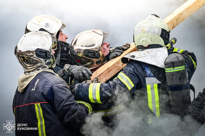 У Валяві згорів житловий будинок: сім’я залишилася без оселі У Валяві згорів житловий будинок: сім’я залишилася без оселі