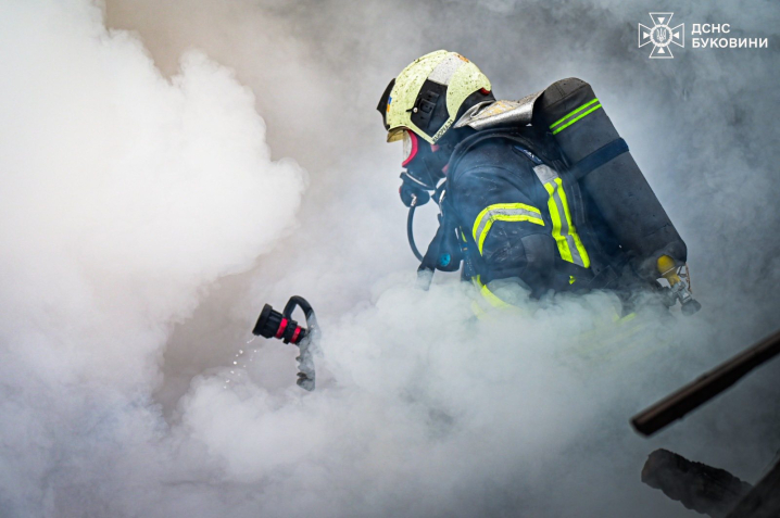 У Валяві згорів житловий будинок: сім’я залишилася без оселі У Валяві згорів житловий будинок: сім’я залишилася без оселі