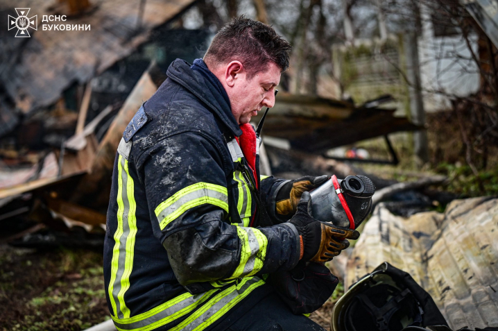 У Валяві згорів житловий будинок: сім’я залишилася без оселі У Валяві згорів житловий будинок: сім’я залишилася без оселі