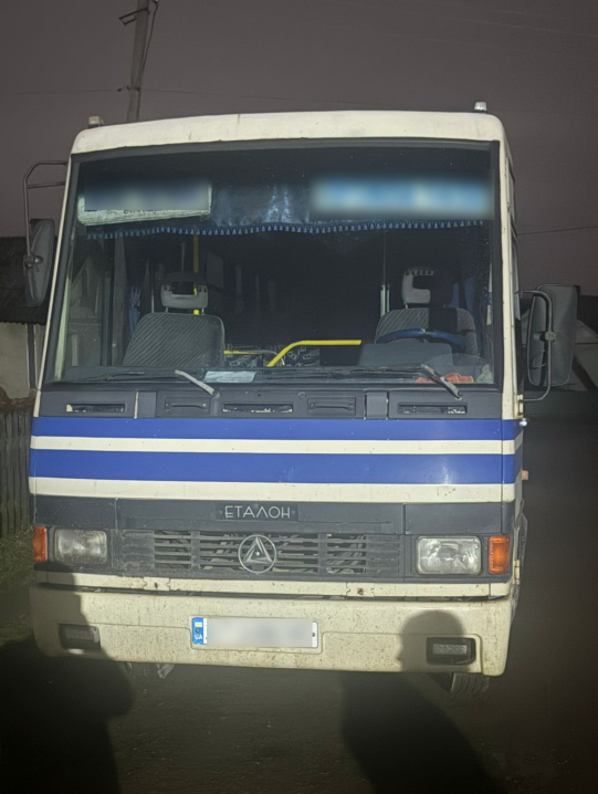 На Буковині чоловік їхав до Румунії на рейсовому автобусі за 10 тисяч доларів