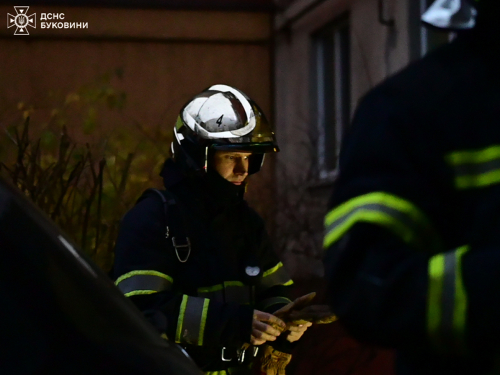 Чернівчанка врятувала багатоповерхівку від пожежі. Вчасно викликала надзвичайників Чернівчанка врятувала багатоповерхівку від пожежі. Вчасно викликала надзвичайників