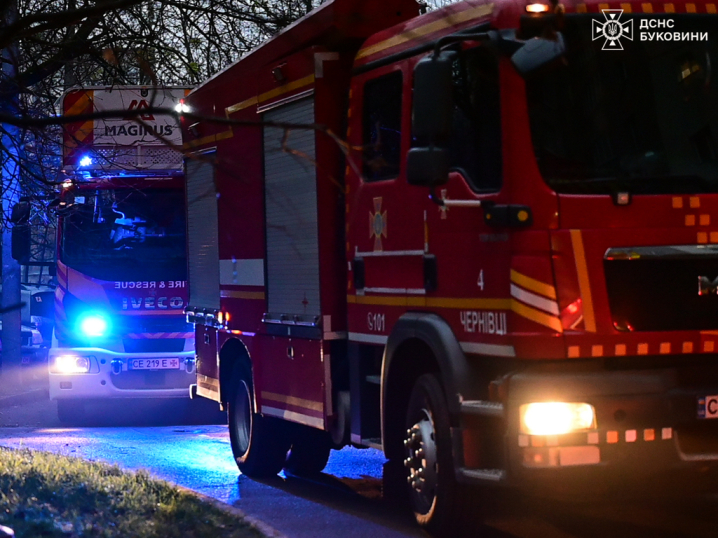 Чернівчанка врятувала багатоповерхівку від пожежі. Вчасно викликала надзвичайників Чернівчанка врятувала багатоповерхівку від пожежі. Вчасно викликала надзвичайників