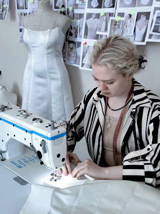 Випускниця Чернівецького коледжу технологій та дизайну стала дизайнеркою конкурсу Miss Europe Continental