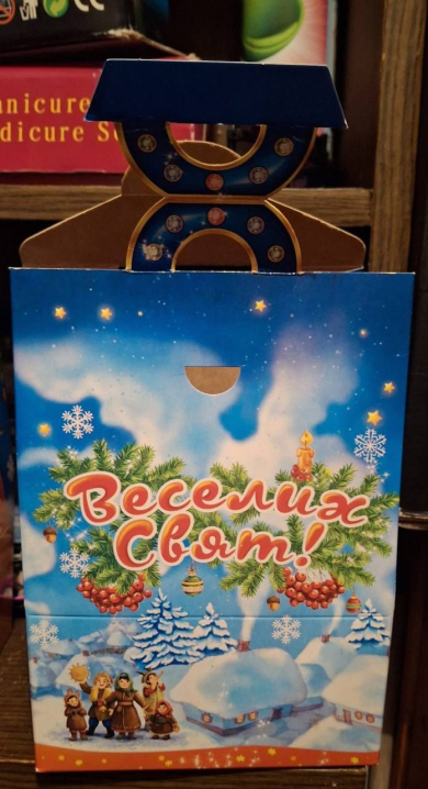 У Чернівцях дітям в садочках та школах видали протерміновані солодкі подарунки У Чернівцях дітям в садочках та школах видали протерміновані солодкі подарунки