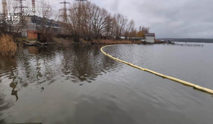 У річку Південний Буг стався викид мазуту біля Ладижинської ТЕС на Вінниччині У річку Південний Буг стався викид мазуту біля Ладижинської ТЕС на Вінниччині