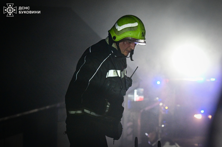 У Чернівцях на балконі багатоповерхівки згорів генератор У Чернівцях на балконі багатоповерхівки згорів генератор