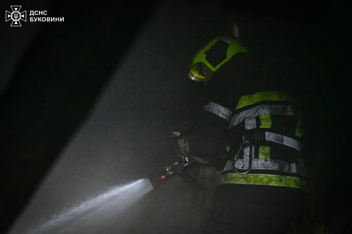 У Чернівцях на балконі багатоповерхівки згорів генератор У Чернівцях на балконі багатоповерхівки згорів генератор