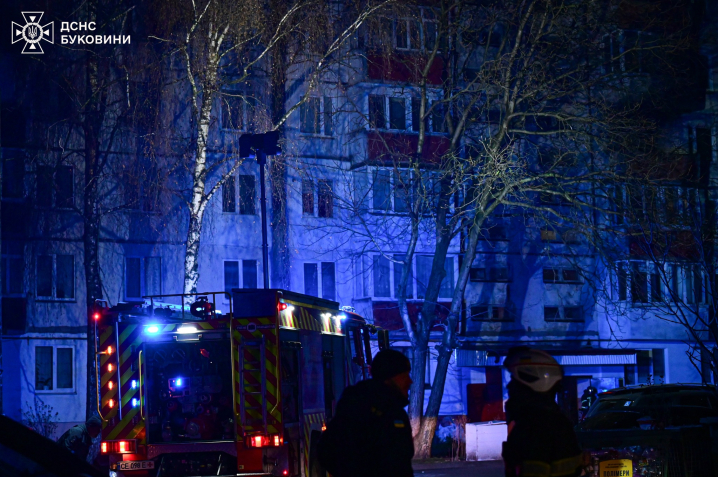 У Чернівцях на балконі багатоповерхівки згорів генератор У Чернівцях на балконі багатоповерхівки згорів генератор