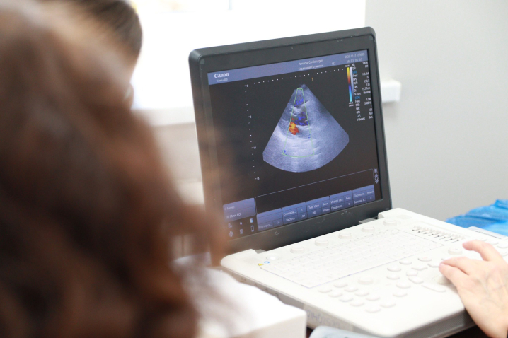 У Чернівцях лікарі Інституту Амосова обстежили 20-денне немовля