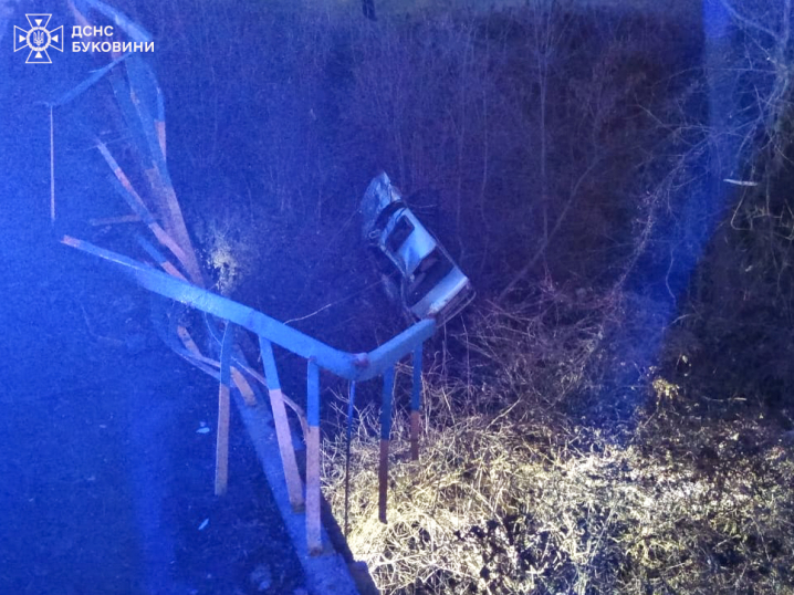 Смертельна аварія у Драчинцях: загинув 19-річний хлопець, троє людей постраждали Смертельна аварія у Драчинцях: загинув 19-річний хлопець, троє людей постраждали