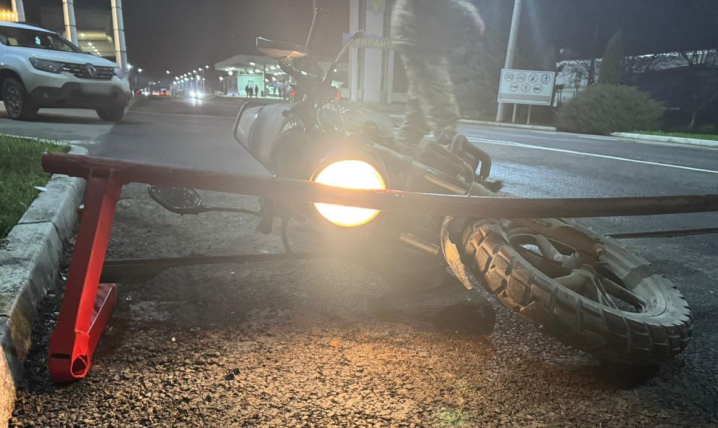 На Буковині чоловік на мотоциклі намагався прорватися у Румунію На Буковині чоловік на мотоциклі намагався прорватися у Румунію