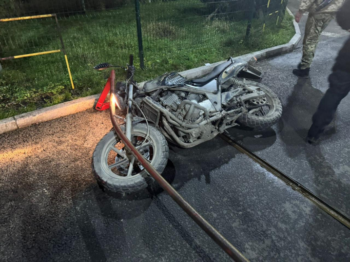 На Буковині чоловік на мотоциклі намагався прорватися у Румунію На Буковині чоловік на мотоциклі намагався прорватися у Румунію