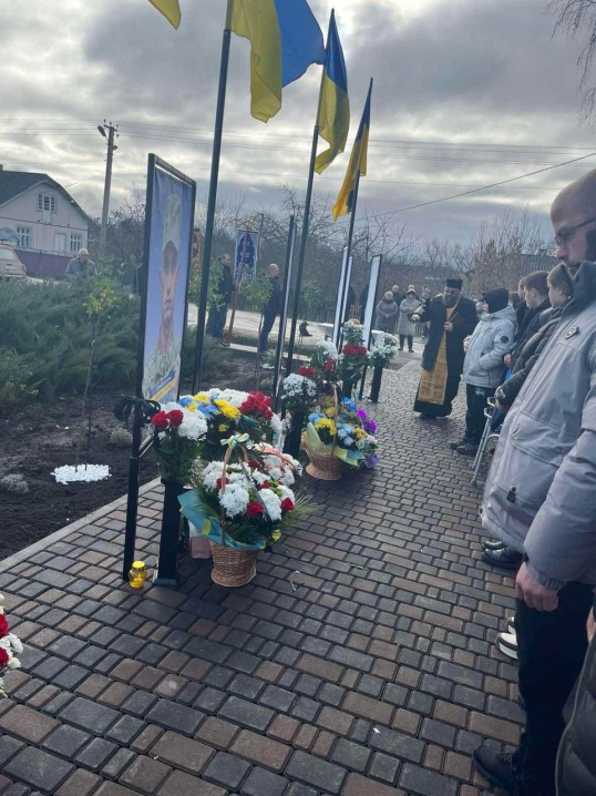 На Буковині у громаді відкрили Алею Слави на честь полеглих Захисників На Буковині у громаді відкрили Алею Слави на честь полеглих Захисників