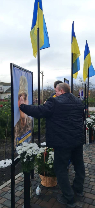 На Буковині у громаді відкрили Алею Слави на честь полеглих Захисників На Буковині у громаді відкрили Алею Слави на честь полеглих Захисників