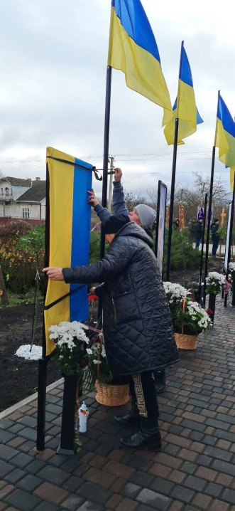 На Буковині у громаді відкрили Алею Слави на честь полеглих Захисників На Буковині у громаді відкрили Алею Слави на честь полеглих Захисників