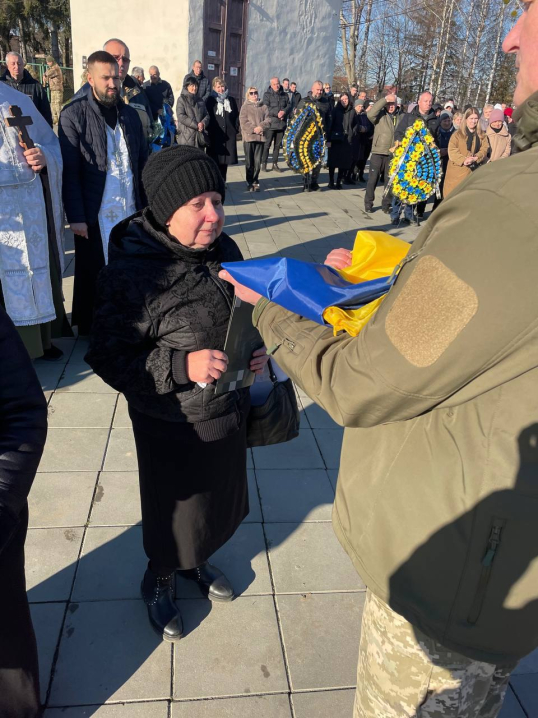 Чернівці попрощалися із двома відважними Героями Чернівці попрощалися із двома відважними Героями