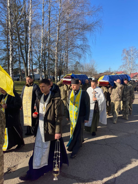 Чернівці попрощалися із двома відважними Героями Чернівці попрощалися із двома відважними Героями