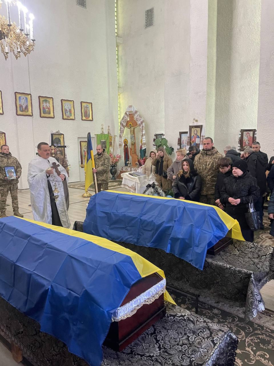 Чернівці попрощалися із двома відважними Героями Чернівці попрощалися із двома відважними Героями