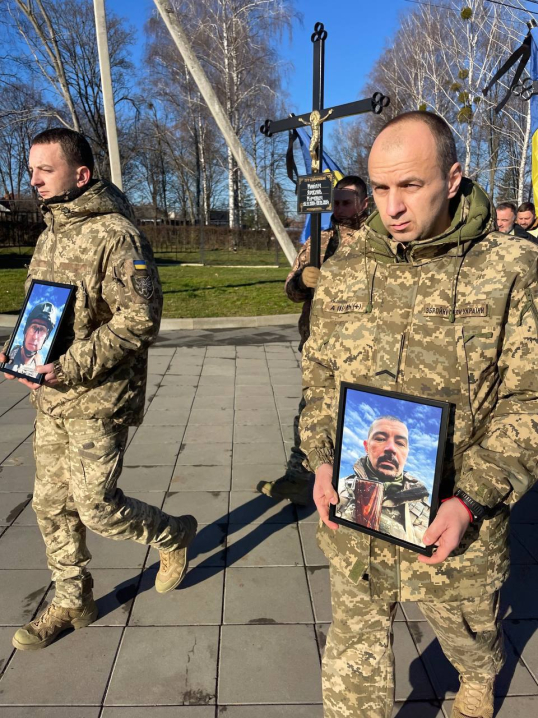 Чернівці попрощалися із двома відважними Героями Чернівці попрощалися із двома відважними Героями