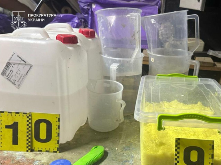 Амфетаміну на 4 мільйони. Під Чернівцями викрили підпільну нарколабораторію Амфетаміну на 4 мільйони. Під Чернівцями викрили підпільну нарколабораторію