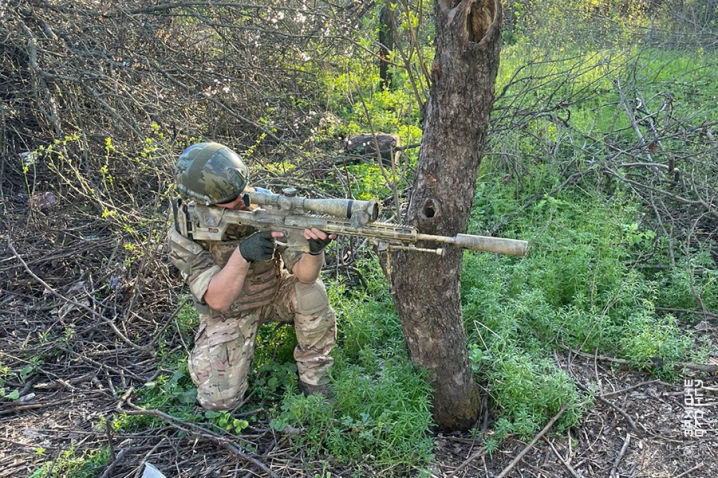 Біг кілометр із роздробленою ногою під атаками дронів. Історія нацгвардійця Вадима Лобчука Біг кілометр із роздробленою ногою під атаками дронів. Історія нацгвардійця Вадима Лобчука