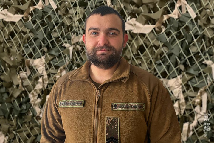 Біг кілометр із роздробленою ногою під атаками дронів. Історія нацгвардійця Вадима Лобчука Біг кілометр із роздробленою ногою під атаками дронів. Історія нацгвардійця Вадима Лобчука