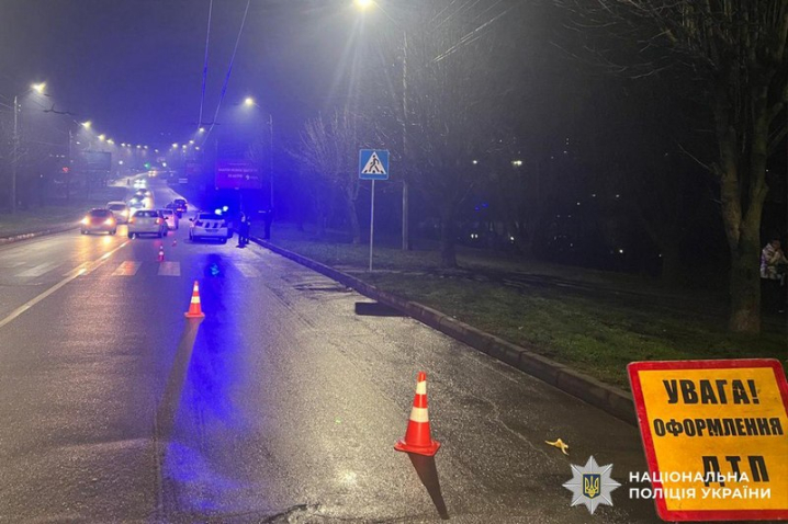 На вулиці Скальда у Чернівцях п’яний водій збив чоловіка та втік